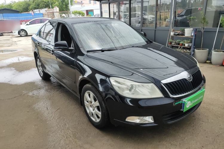 Used Skoda Octavia 2014 1.6L Manual Eado Edition Front Right 45 Deg