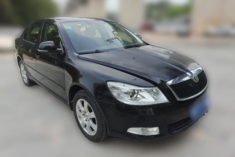 Used Skoda Octavia 2014 1.6L Automatic Yijie Edition Front Right 45 Deg