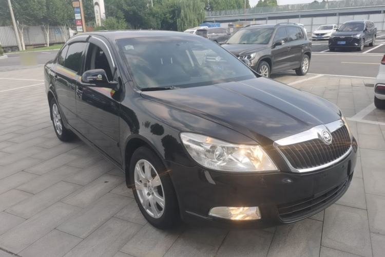 Used Skoda Octavia 2014 1.6L Manual Yijie Edition Front Right 45 Deg