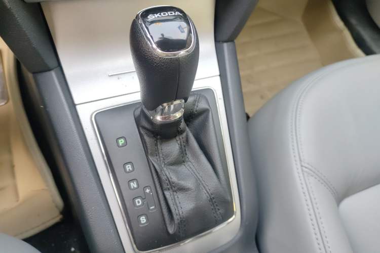 Used Skoda Octavia 2014 1.6L Automatic Yijun Edition Gear Lever