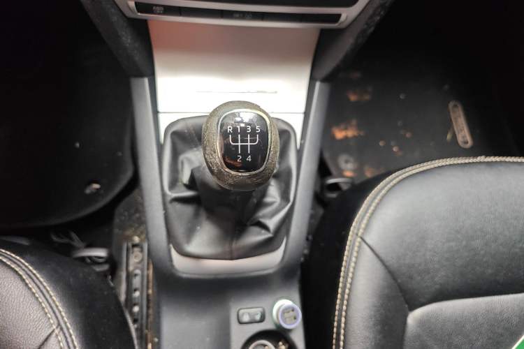 Used Skoda Octavia 2014 1.6L Manual Yijie Edition Gear Lever