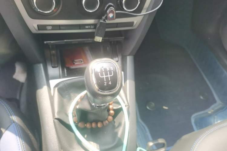 Used Skoda Octavia 2014 1.6L Manual Yijie Edition Gear Lever