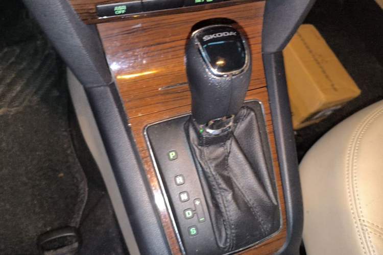 Used Skoda Octavia 2014 1.6L Automatic Yijun Edition Gear Lever