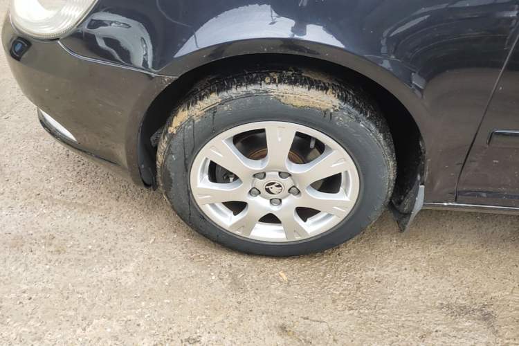 Used Skoda Octavia 2014 1.6L Manual Eado Edition Left Front Wheel Hub