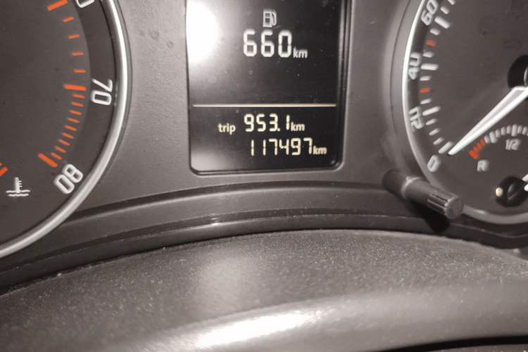Used Skoda Octavia 2014 1.6L Automatic Yijun Edition Odometer Close Up