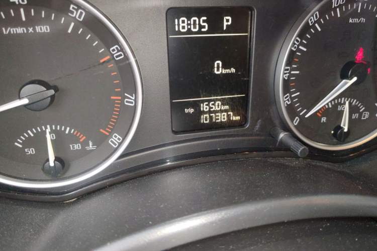Used Skoda Octavia 2014 1.6L Automatic Yijie Edition Odometer Close Up