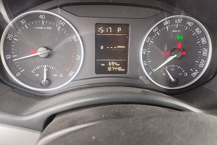 Used Skoda Octavia 2014 1.6L Automatic Yijie Edition Odometer Close Up