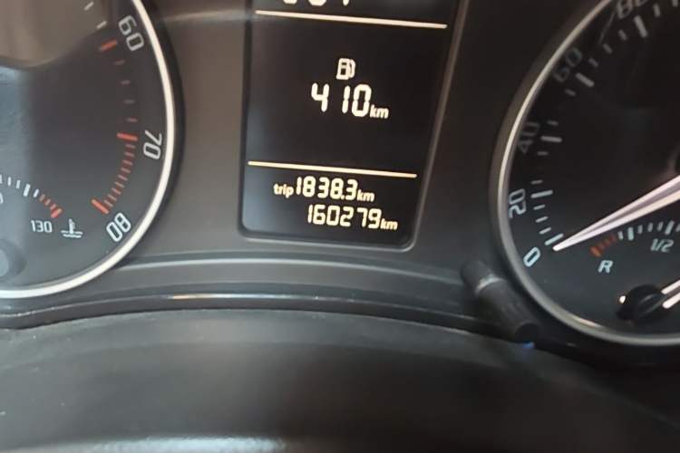 Used Skoda Octavia 2014 1.6L Manual Yijie Edition Odometer Close Up