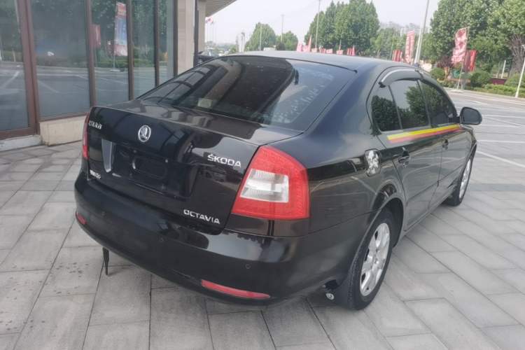 Used Skoda Octavia 2014 1.6L Manual Yijie Edition Rear Right 45 Deg