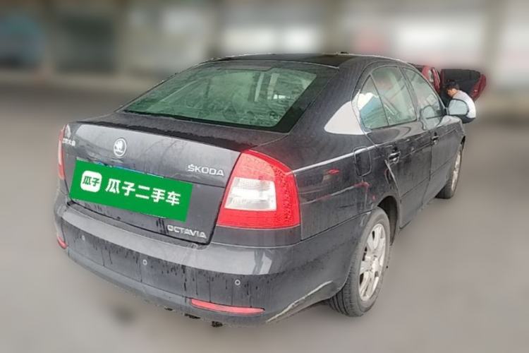 Used Skoda Octavia 2014 1.6L Automatic Yijie Edition Rear Right 45 Deg