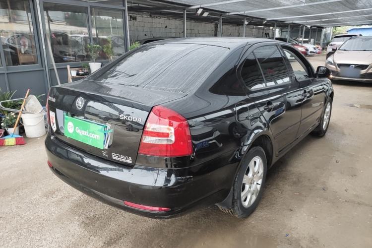 Used Skoda Octavia 2014 1.6L Manual Eado Edition Rear Right 45 Deg