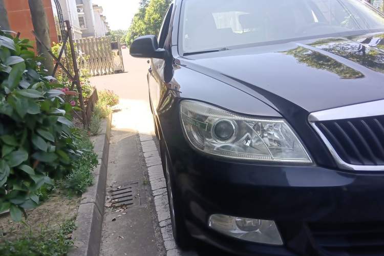 Used Skoda Octavia 2014 1.6L Automatic Yijie Edition Right Front Headlight