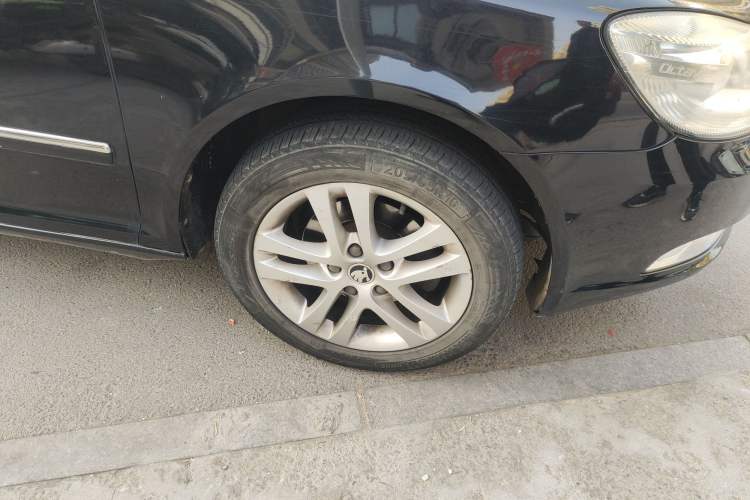 Used Skoda Octavia 2014 1.6L Automatic Yijun Edition Right Front Wheel Hub