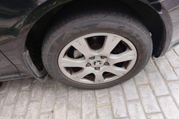 Used Skoda Octavia 2014 1.6L Automatic Yijie Edition Right Front Wheel Hub