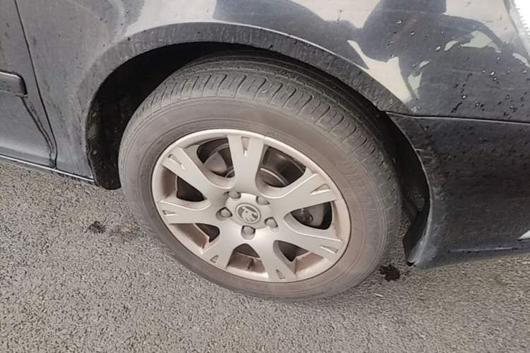 Used Skoda Octavia 2014 1.6L Automatic Yijie Edition Right Front Wheel Hub