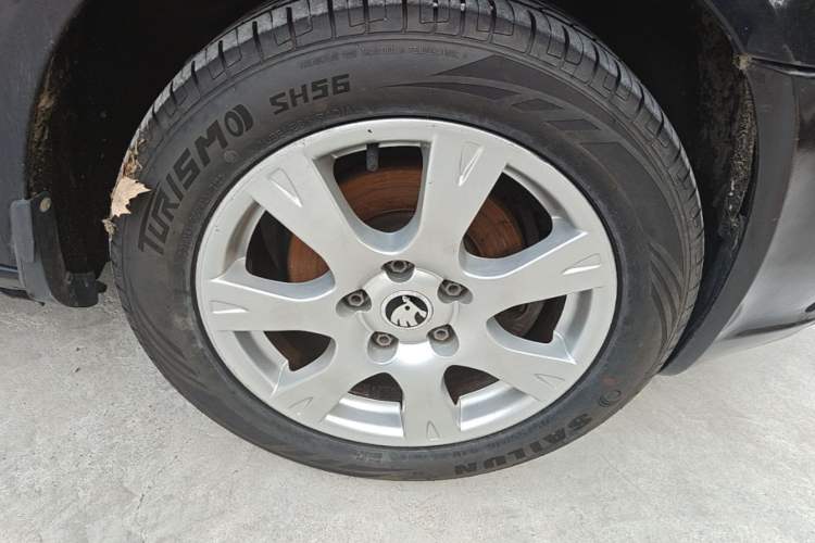 Used Skoda Octavia 2014 1.6L Automatic Yijie Edition Right Front Wheel Hub