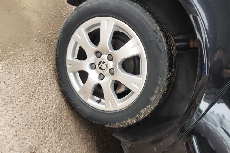 Used Skoda Octavia 2014 1.6L Manual Eado Edition Right Rear Wheel Hub