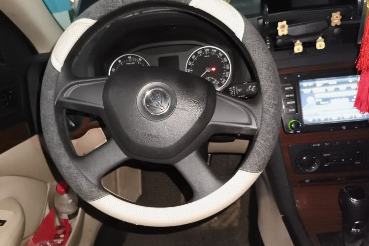 Used Skoda Octavia 2014 1.6L Automatic Yijun Edition Steering Wheel