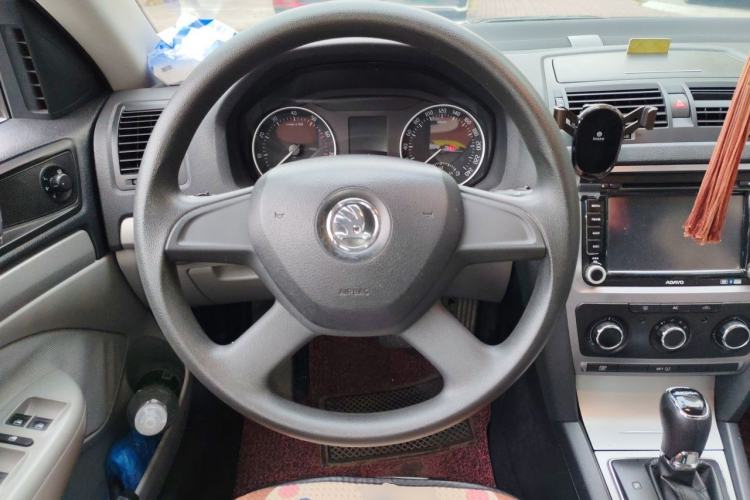 Used Skoda Octavia 2014 1.6L Automatic Yijie Edition Steering Wheel