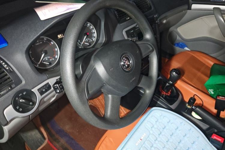 Used Skoda Octavia 2014 1.6L Manual Yijie Edition Steering Wheel