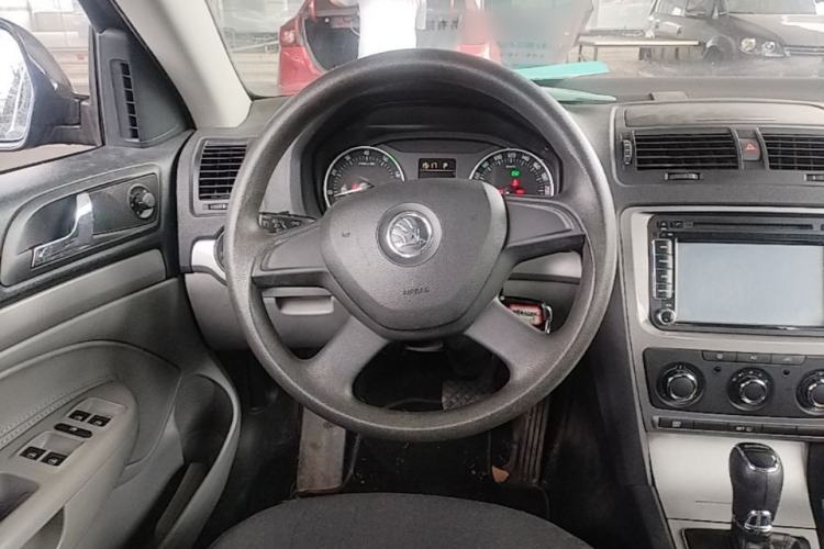 Used Skoda Octavia 2014 1.6L Automatic Yijie Edition Steering Wheel