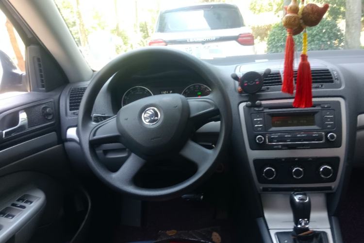 Used Skoda Octavia 2014 1.6L Automatic Yijie Edition Steering Wheel
