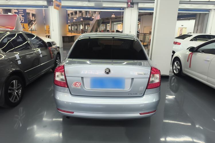 Used Skoda Octavia 2014 1.6L Manual Yijie Edition Exterior 5