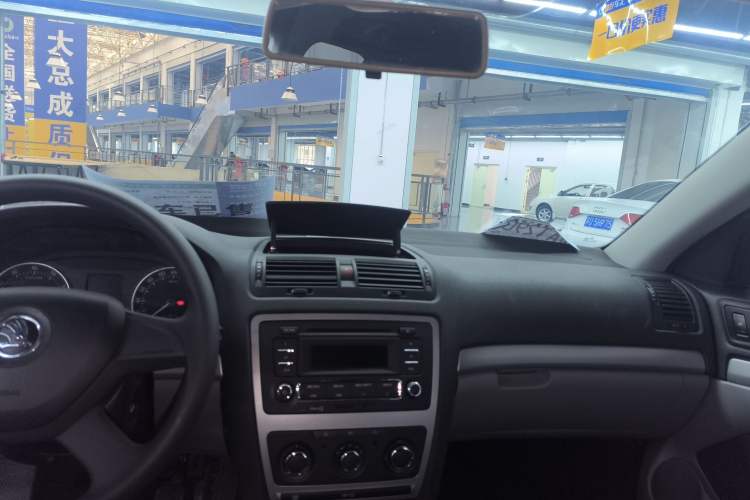 Used Skoda Octavia 2014 1.6L Manual Yijie Edition Headliner