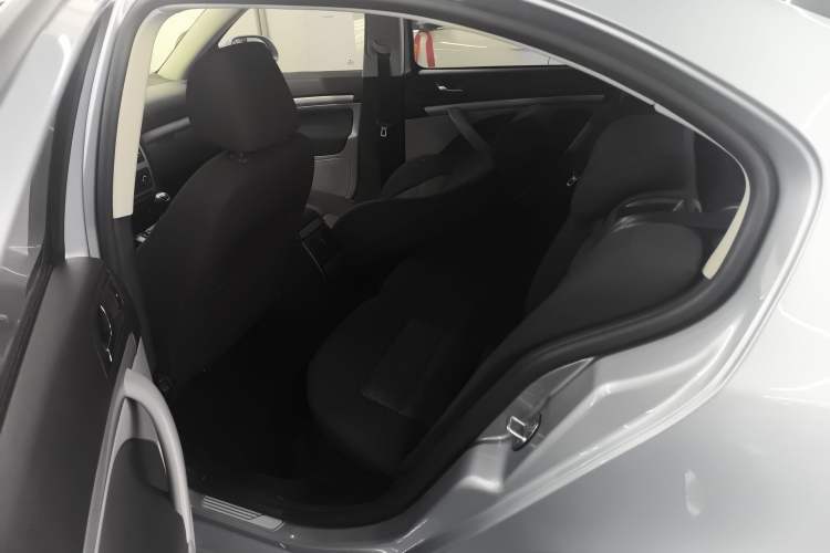 Used Skoda Octavia 2014 1.6L Manual Yijie Edition Interior 1