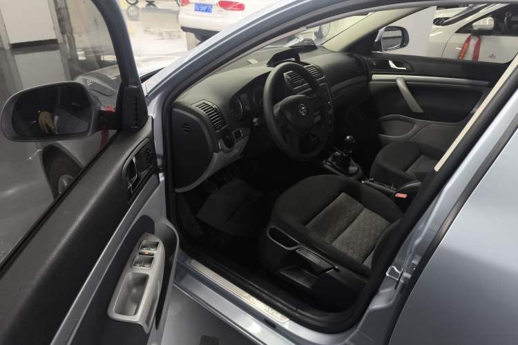 Used Skoda Octavia 2014 1.6L Manual Yijie Edition Interior 2