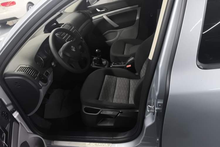 Used Skoda Octavia 2014 1.6L Manual Yijie Edition Left Front Seat