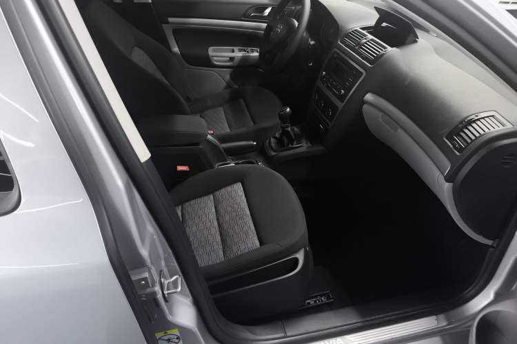 Used Skoda Octavia 2014 1.6L Manual Yijie Edition Right Front Seat