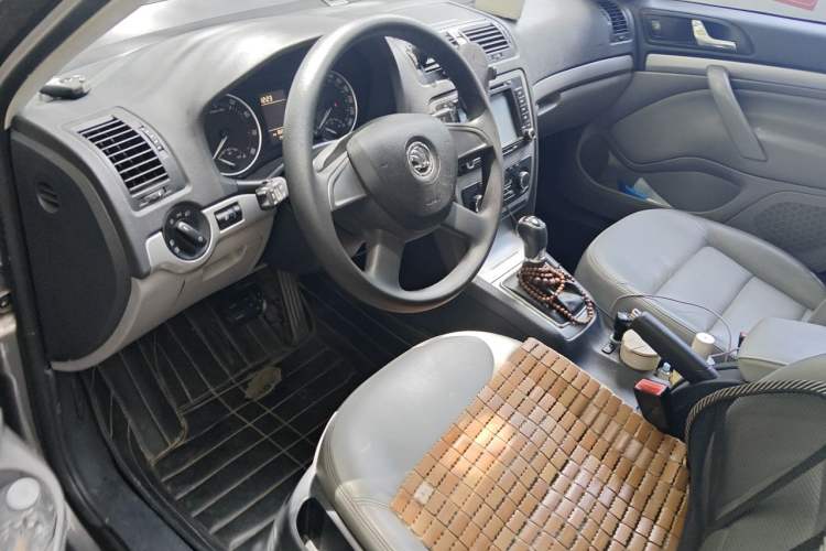 Used Skoda Octavia 2014 1.6L Automatic Yijun Edition Driver Seat