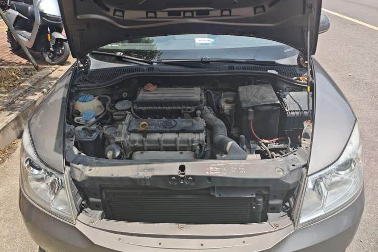 Used Skoda Octavia 2014 1.6L Automatic Yijie Edition Engine Bay