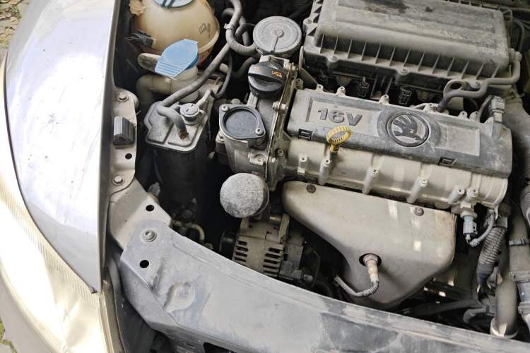 Used Skoda Octavia 2014 1.6L Automatic Yijun Edition Engine Bay Right