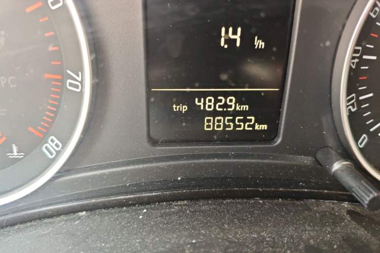 Used Skoda Octavia 2014 1.6L Automatic Yijie Edition Odometer Close Up