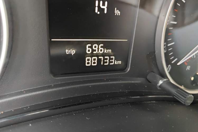 Used Skoda Octavia 2014 1.4TSI DSG Yijun Edition Odometer Close Up