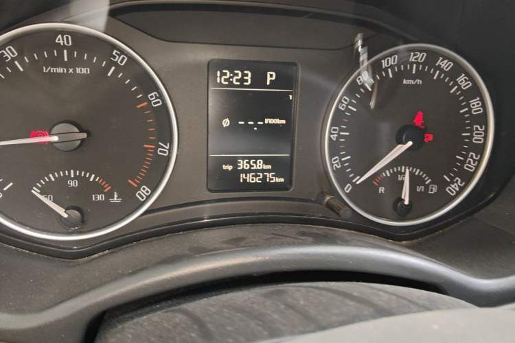 Used Skoda Octavia 2014 1.6L Automatic Yijun Edition Odometer Close Up