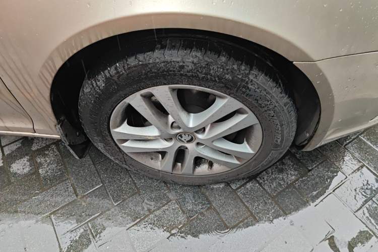 Used Skoda Octavia 2014 1.4TSI DSG Yijun Edition Right Front Wheel Hub