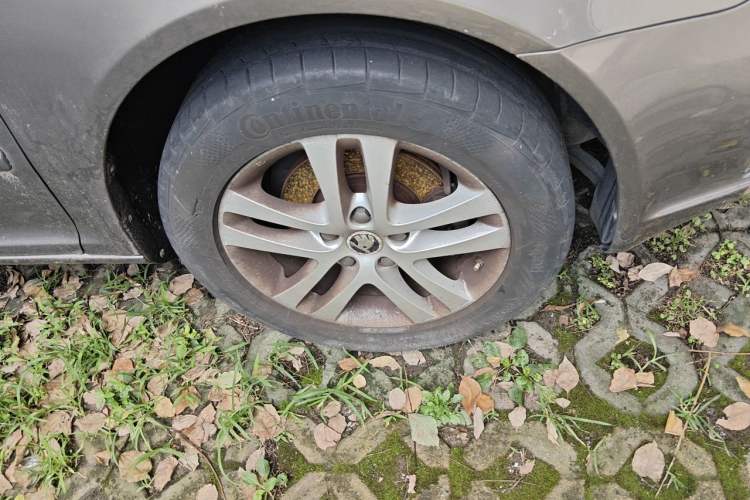 Used Skoda Octavia 2014 1.6L Automatic Yijun Edition Right Front Wheel Hub