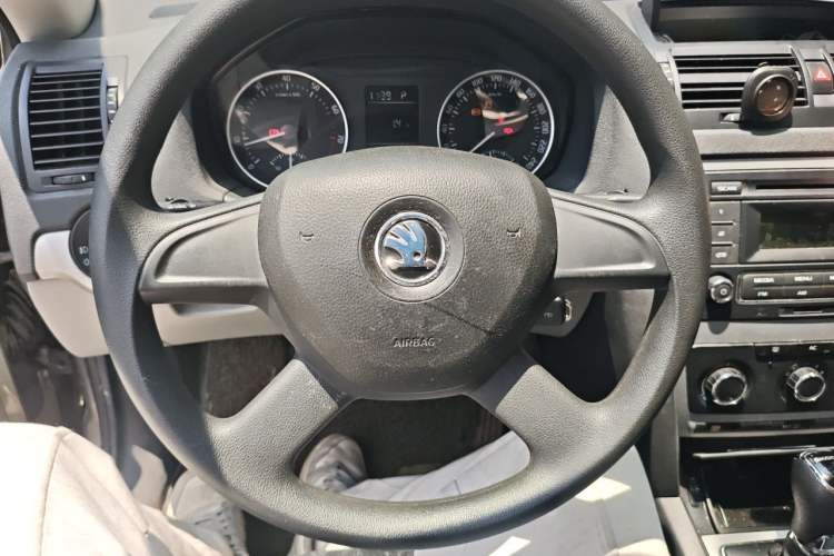 Used Skoda Octavia 2014 1.6L Automatic Yijie Edition Steering Wheel