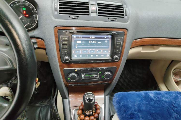 Used Skoda Octavia 2014 1.6L Automatic Yijun Edition Audio And AC Panel