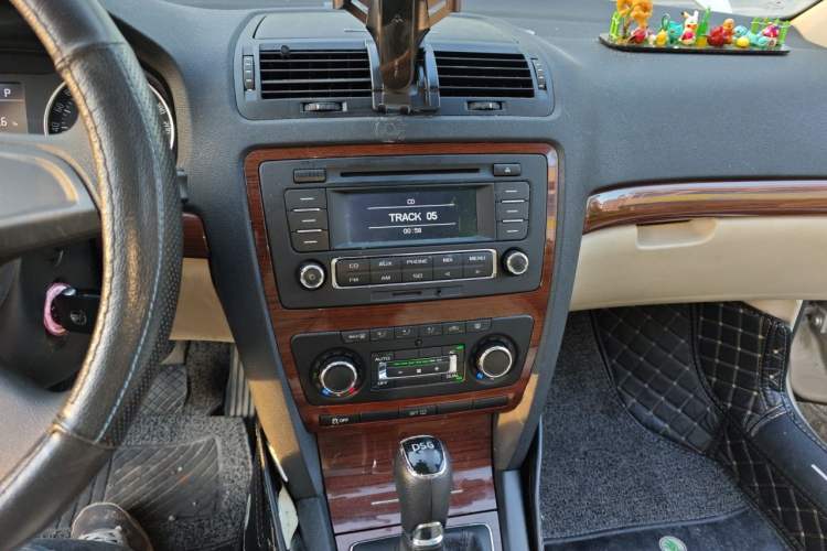 Used Skoda Octavia 2014 1.4TSI DSG Yijun Edition Audio And AC Panel