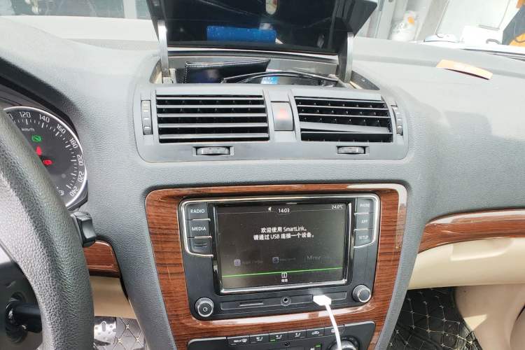 Used Skoda Octavia 2014 1.6L Automatic Yijun Edition Audio And AC Panel