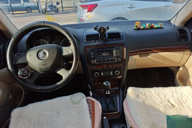 Used Skoda Octavia 2014 1.4TSI DSG Yijun Edition Center Console