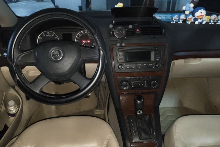 Used Skoda Octavia 2014 1.6L Automatic Yijun Edition Center Console