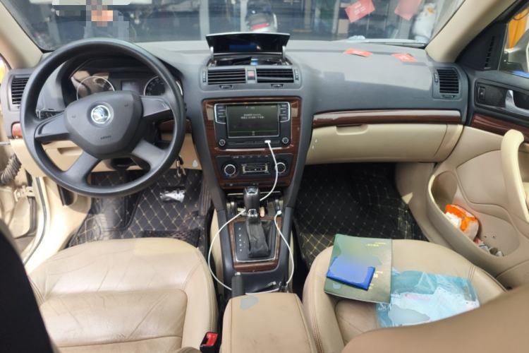 Used Skoda Octavia 2014 1.6L Automatic Yijun Edition Center Console