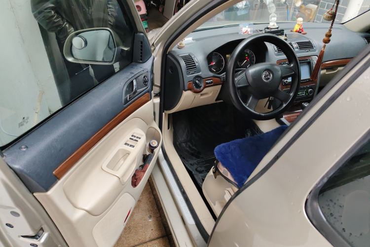 Used Skoda Octavia 2014 1.6L Automatic Yijun Edition Driver Seat