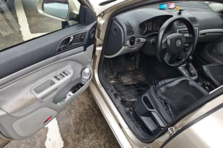 Used Skoda Octavia 2014 1.6L Automatic Yijie Edition Driver Seat