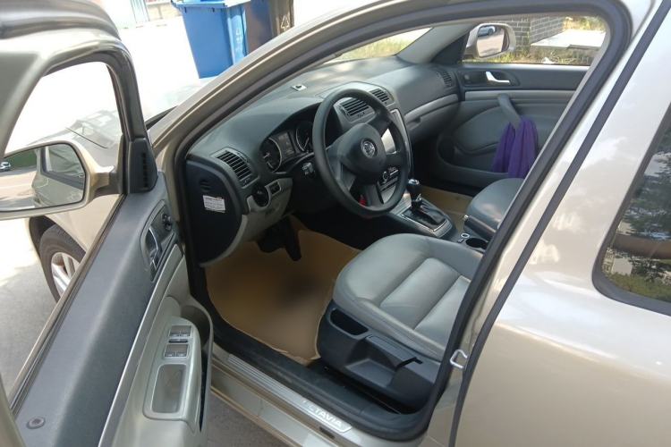 Used Skoda Octavia 2014 1.6L Automatic Yijun Edition Driver Seat